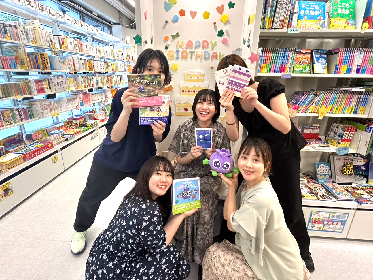 ブルブルくんのお誕生日にぴったり！”紫”にちなんだ本をご紹介📚【第17回】